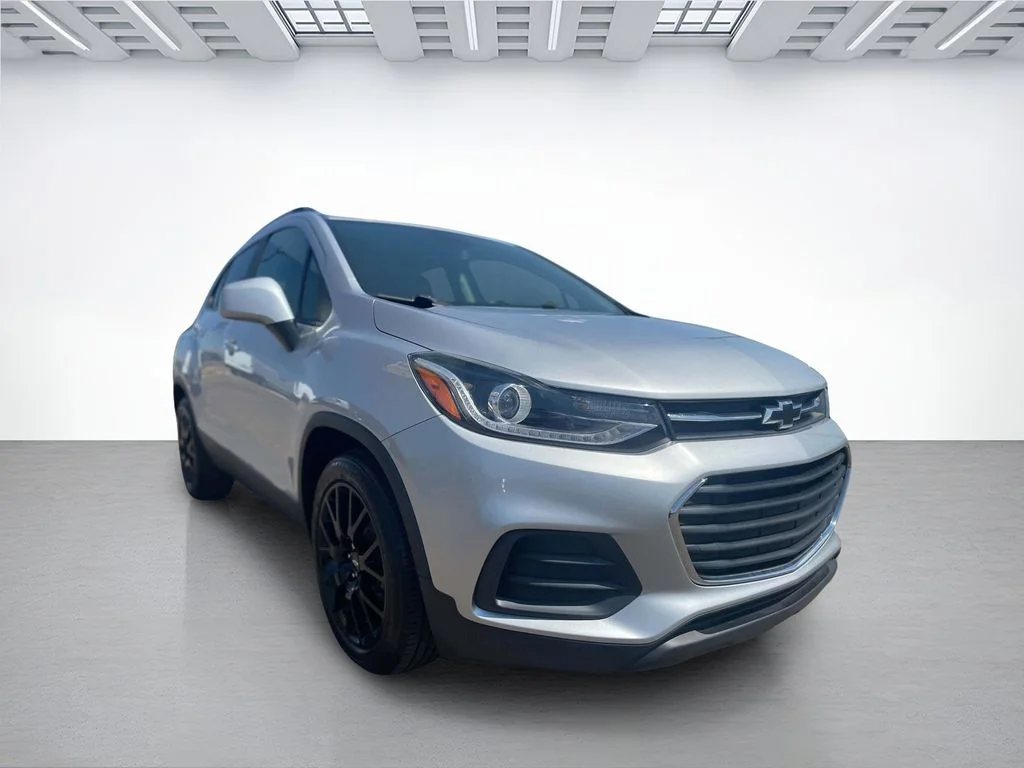 Used 2021 Silver Ice Metallic Chevrolet LT image 3