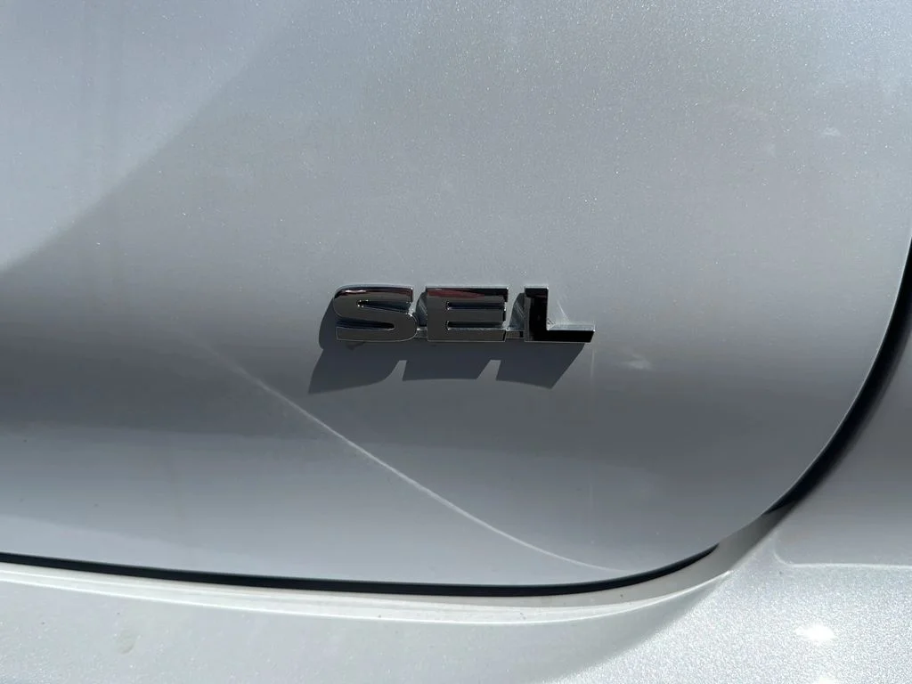 New 2026 White Diamond Mitsubishi SEL image 35