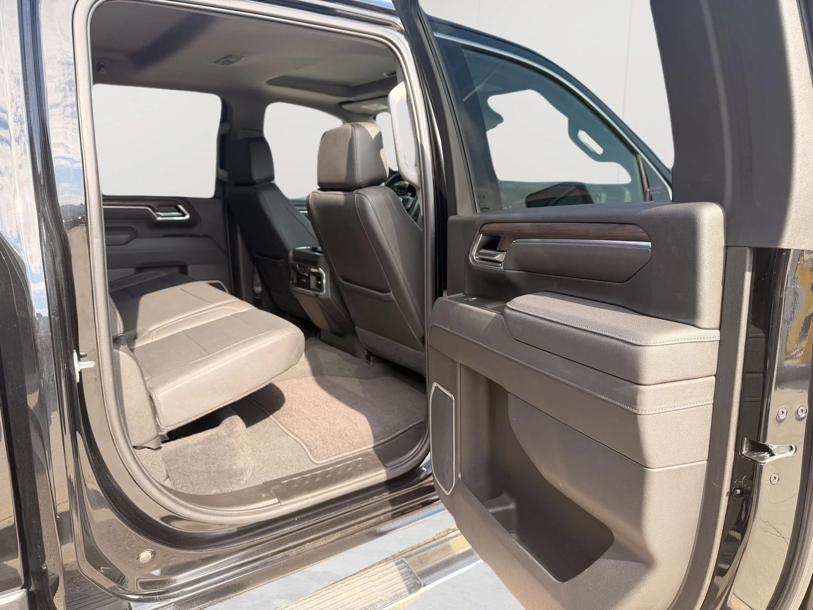 Used 2025 Onyx Black GMC SLT image 16