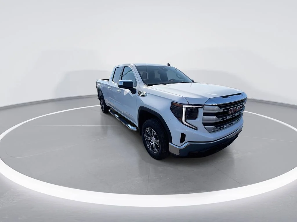 New 2026 Summit White GMC SLE image 2