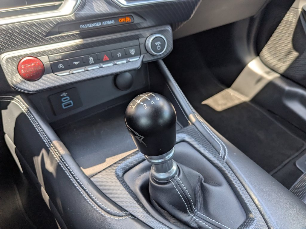 Used 2025  Ford GT Premium image 17