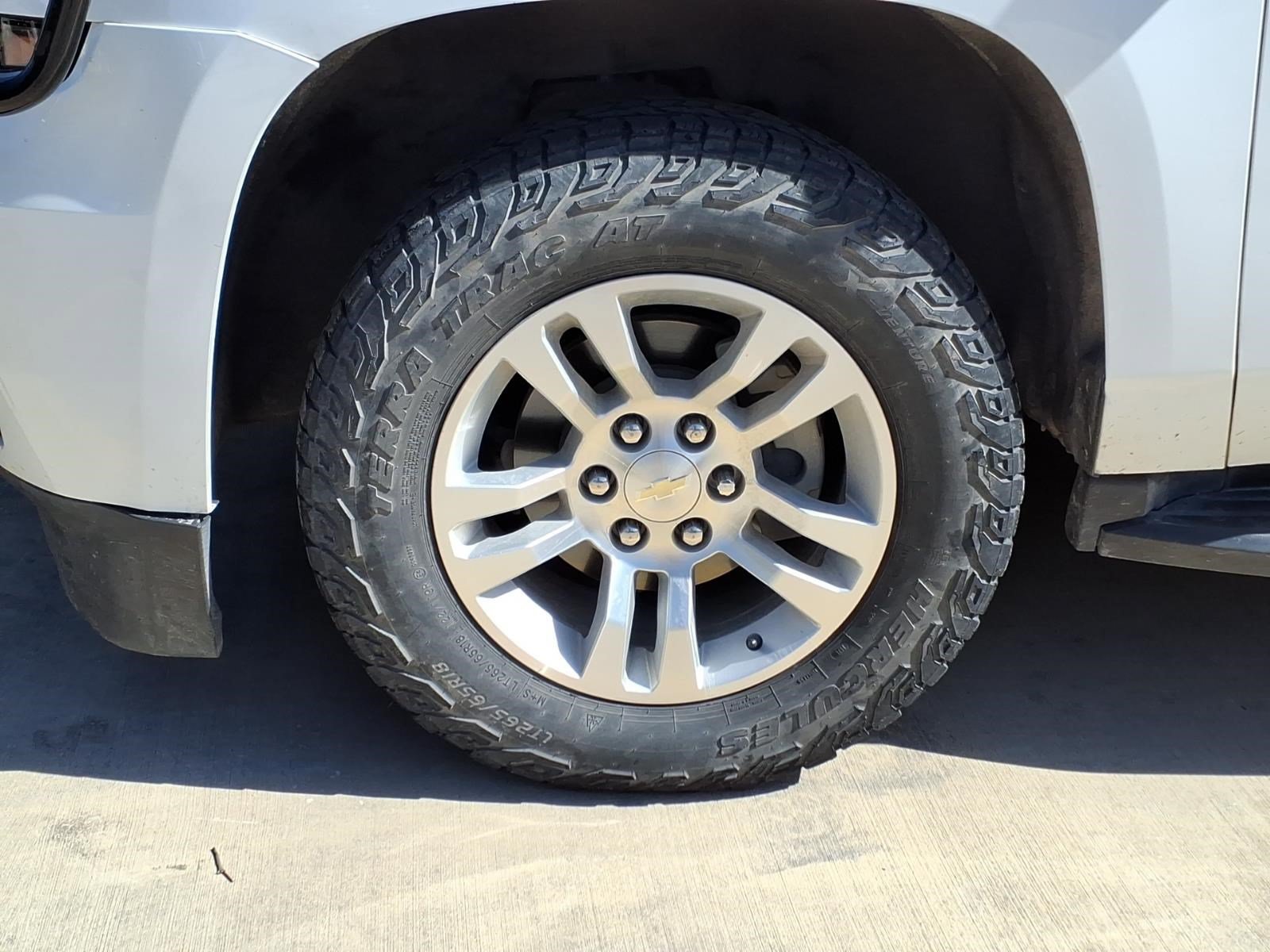 Used 2019 Summit White Chevrolet LS image 3