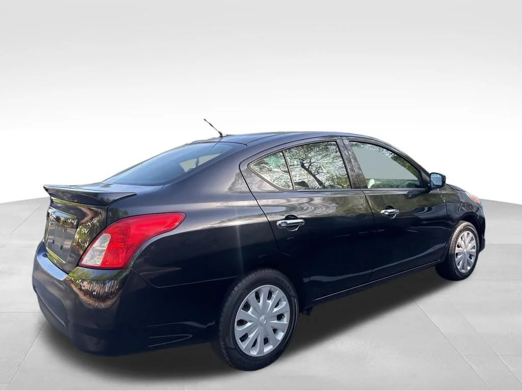 Used 2019 Black Nissan 1.6 SV image 3