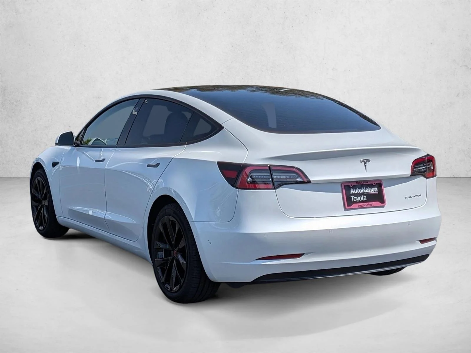 Used 2022 Pearl White Multi-Coat Tesla Long Range image 8