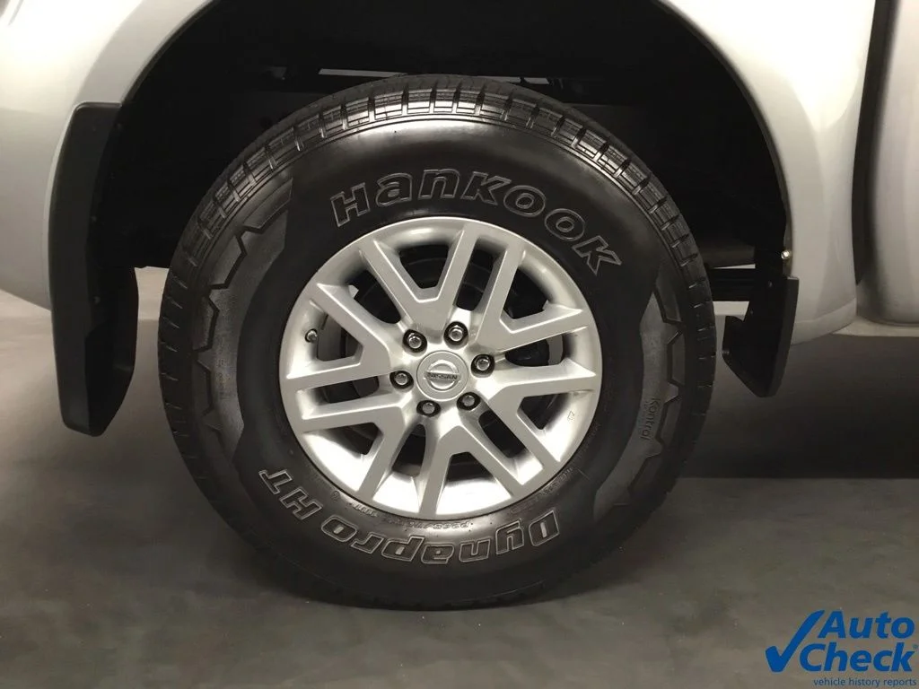 Used 2015 Silver Nissan SV image 18