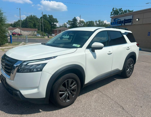 2024 Nissan Pathfinder SV