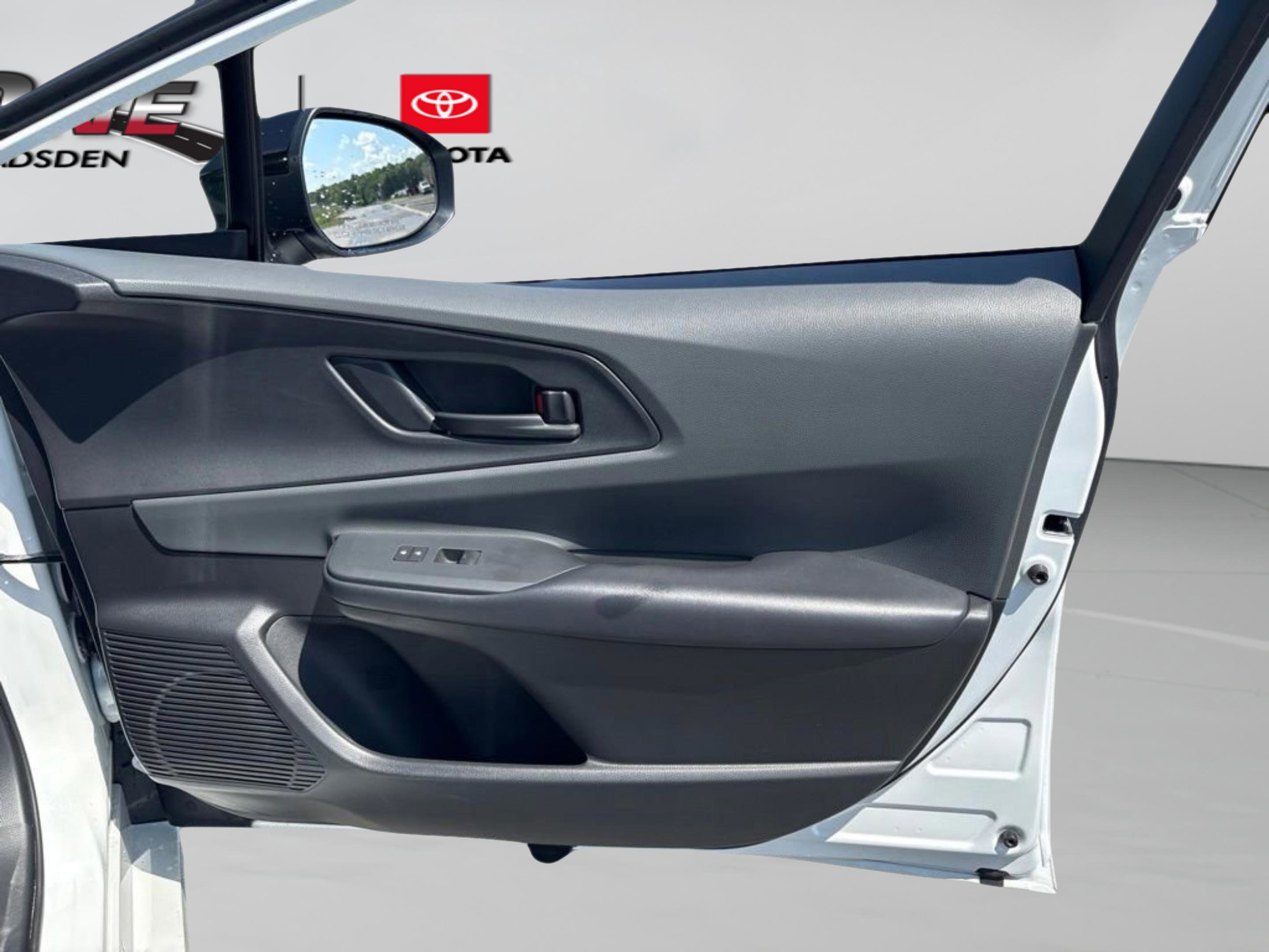 Used 2025 Pearl Toyota LE image 26