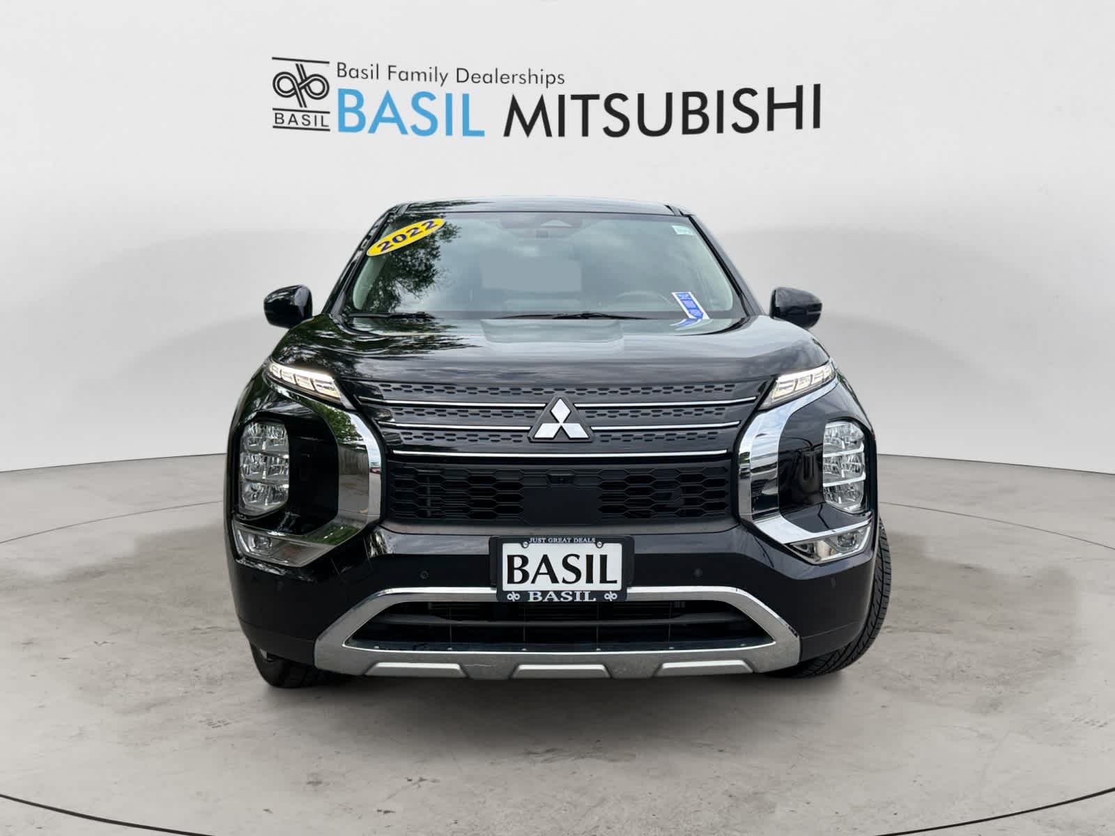 Used 2022 Labrador Black Pearl Mitsubishi SE image 8