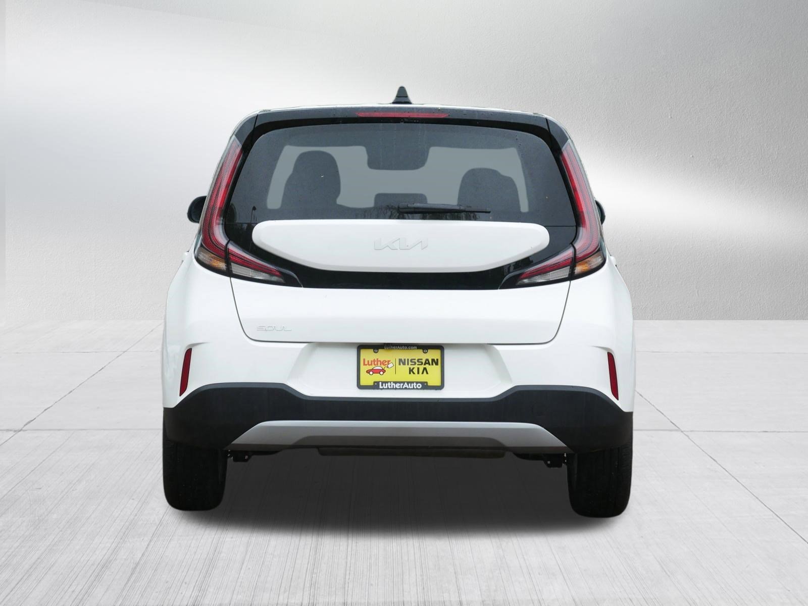 Used 2025  Kia LX image 6
