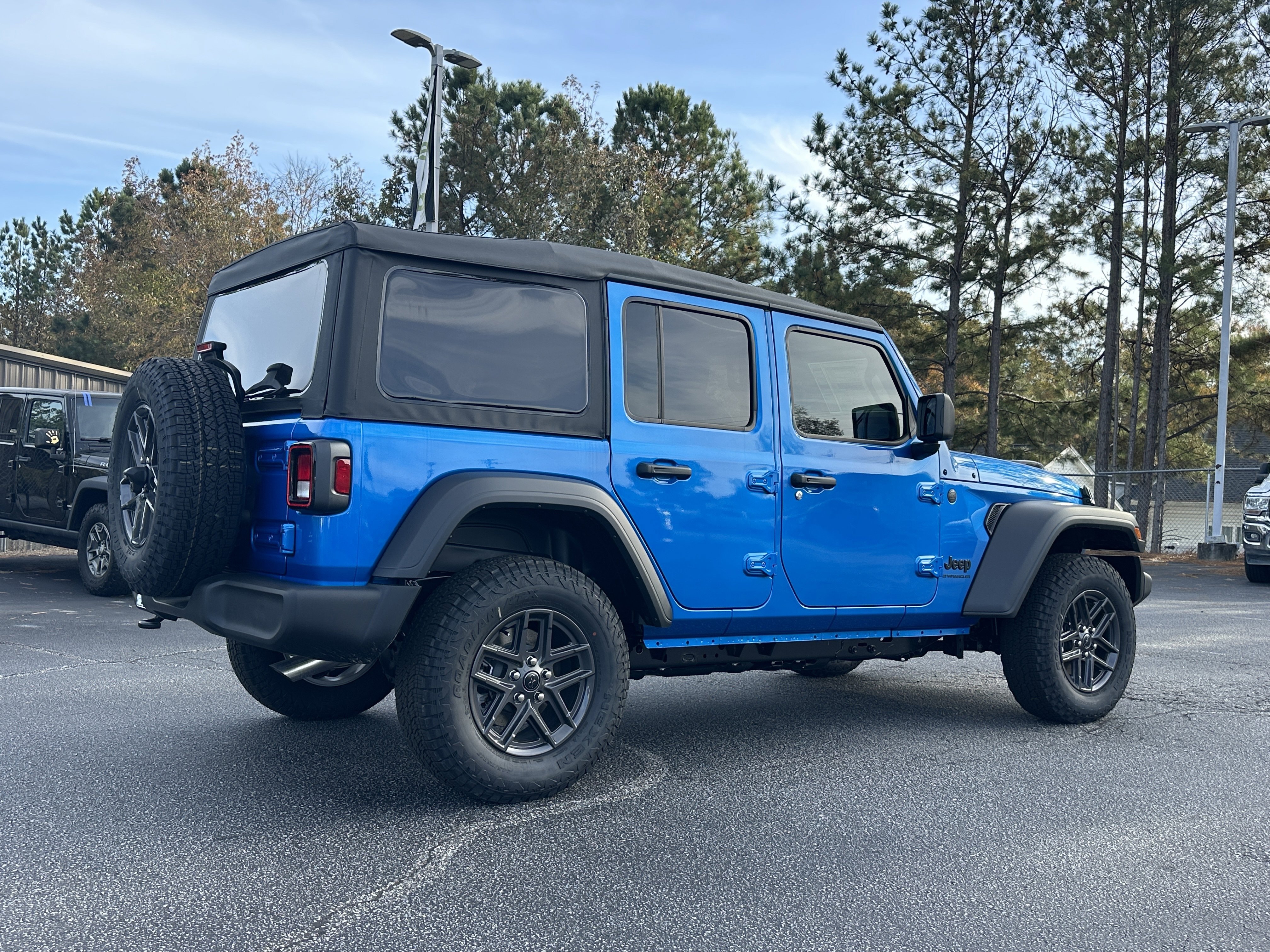 New 2026 Hydro Blue Pearl-Coat Exterior Paint Jeep Sport S image 8