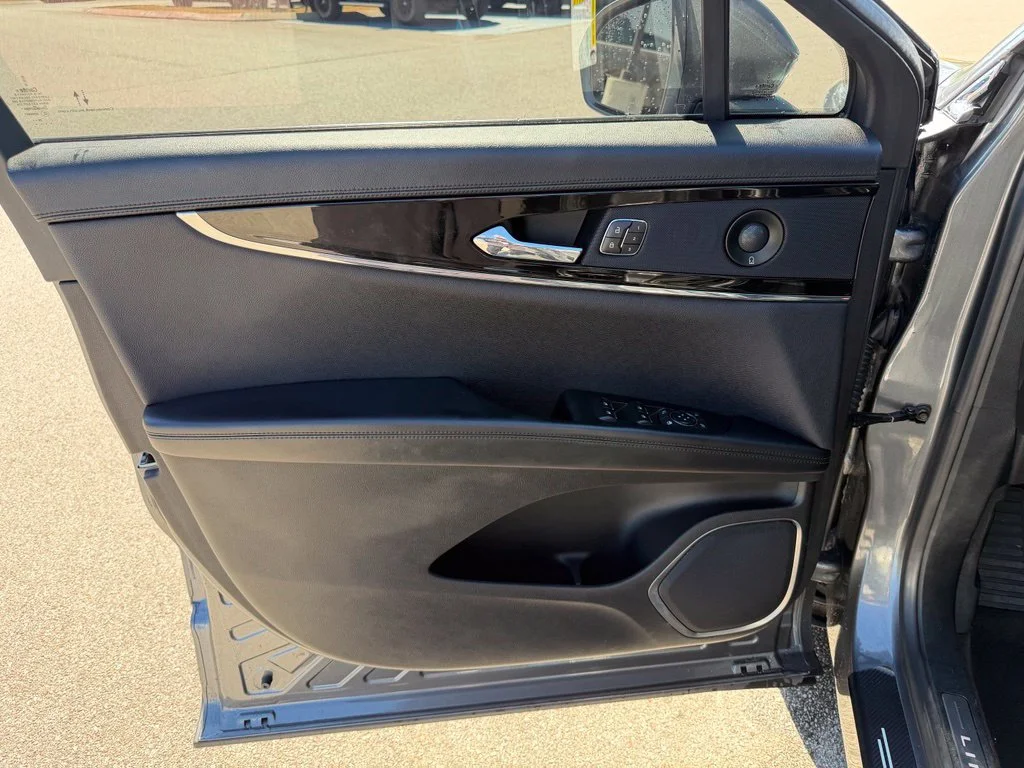 Used 2021 Gray Lincoln Reserve image 21