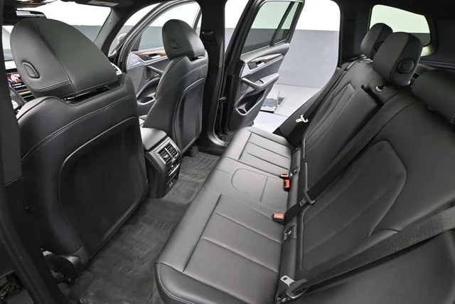 Used 2023 Black BMW xDrive30i image 39