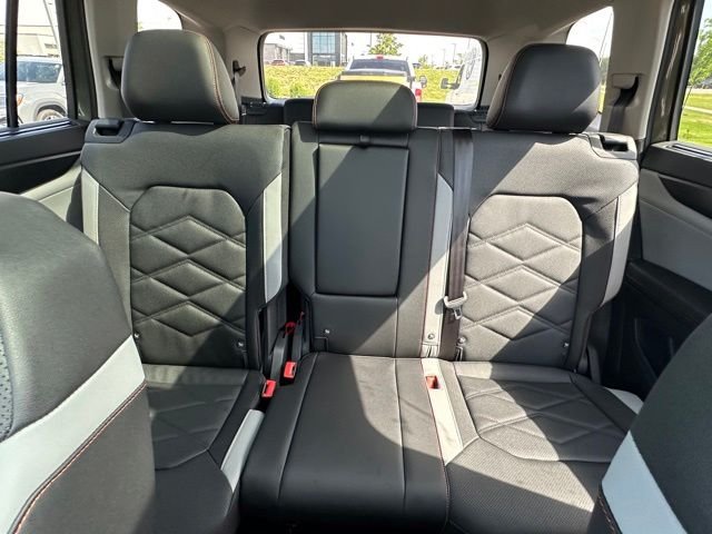 New 2026 Avocado Green Pearl Volkswagen 2.0T Peak Edition image 28