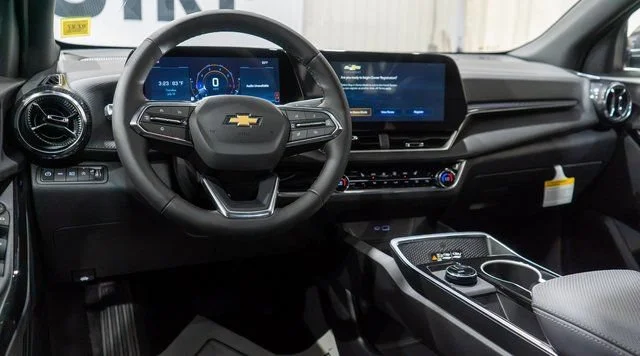 2027 Chevrolet Equinox LT - Photo 11