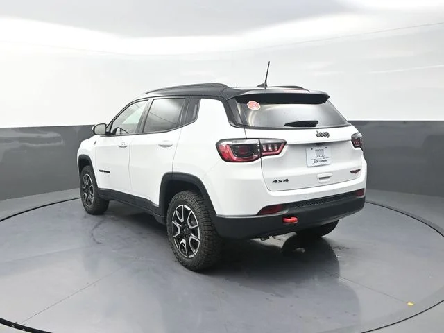New 2026 Bright White Clear-Coat Exterior Paint Jeep Trailhawk image 7