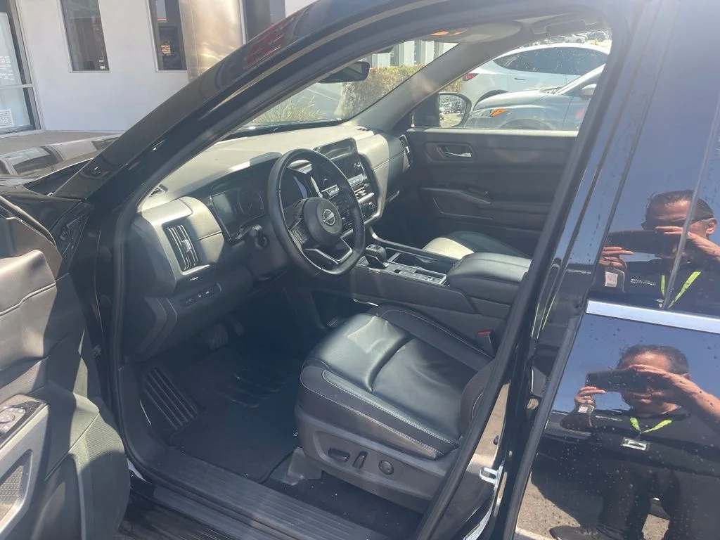 Used 2025 Black Nissan SL image 5