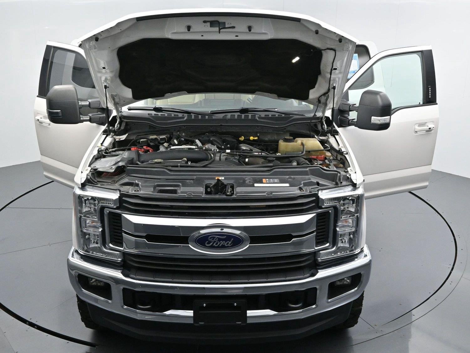 Used 2017 White Platinum Metallic Tri-Coat Ford Lariat image 48