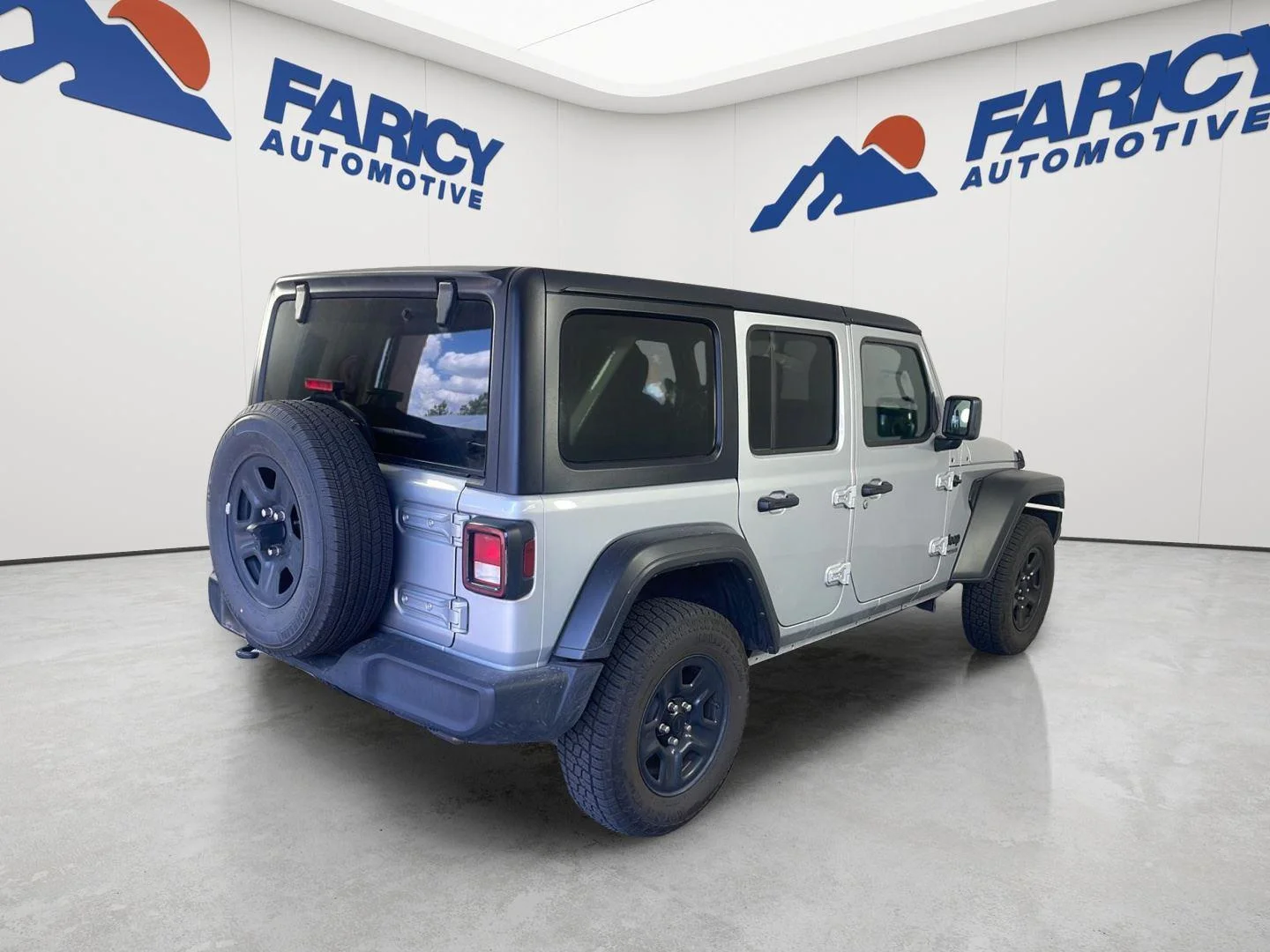 Used 2022 Silver Zynith Clearcoat Jeep Unlimited Sport image 7