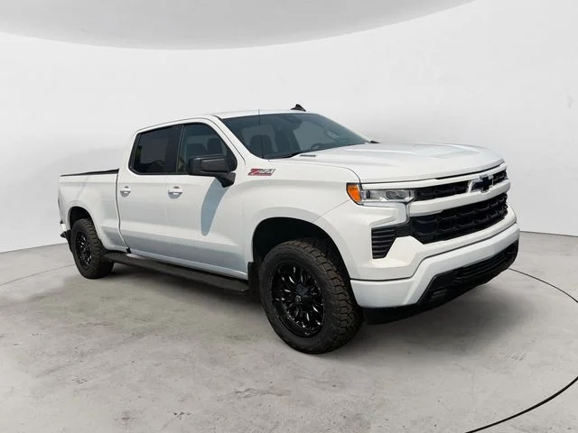 Used 2022 White Chevrolet RST image 3