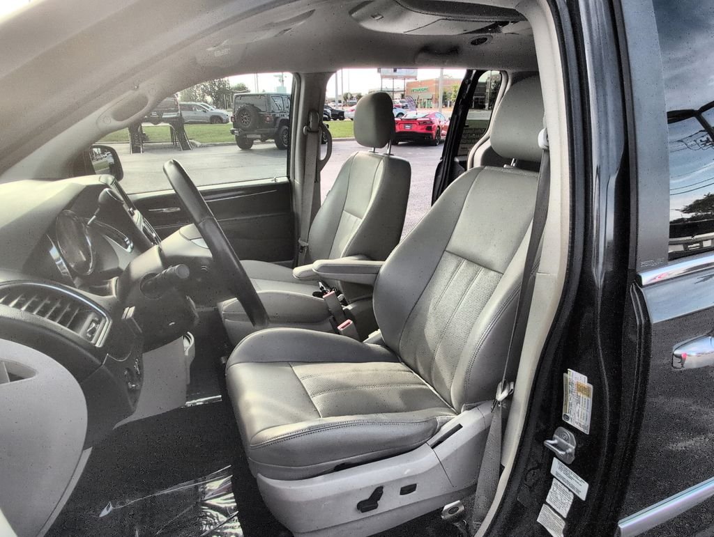 Used 2012 Gray Chrysler Touring-L image 3