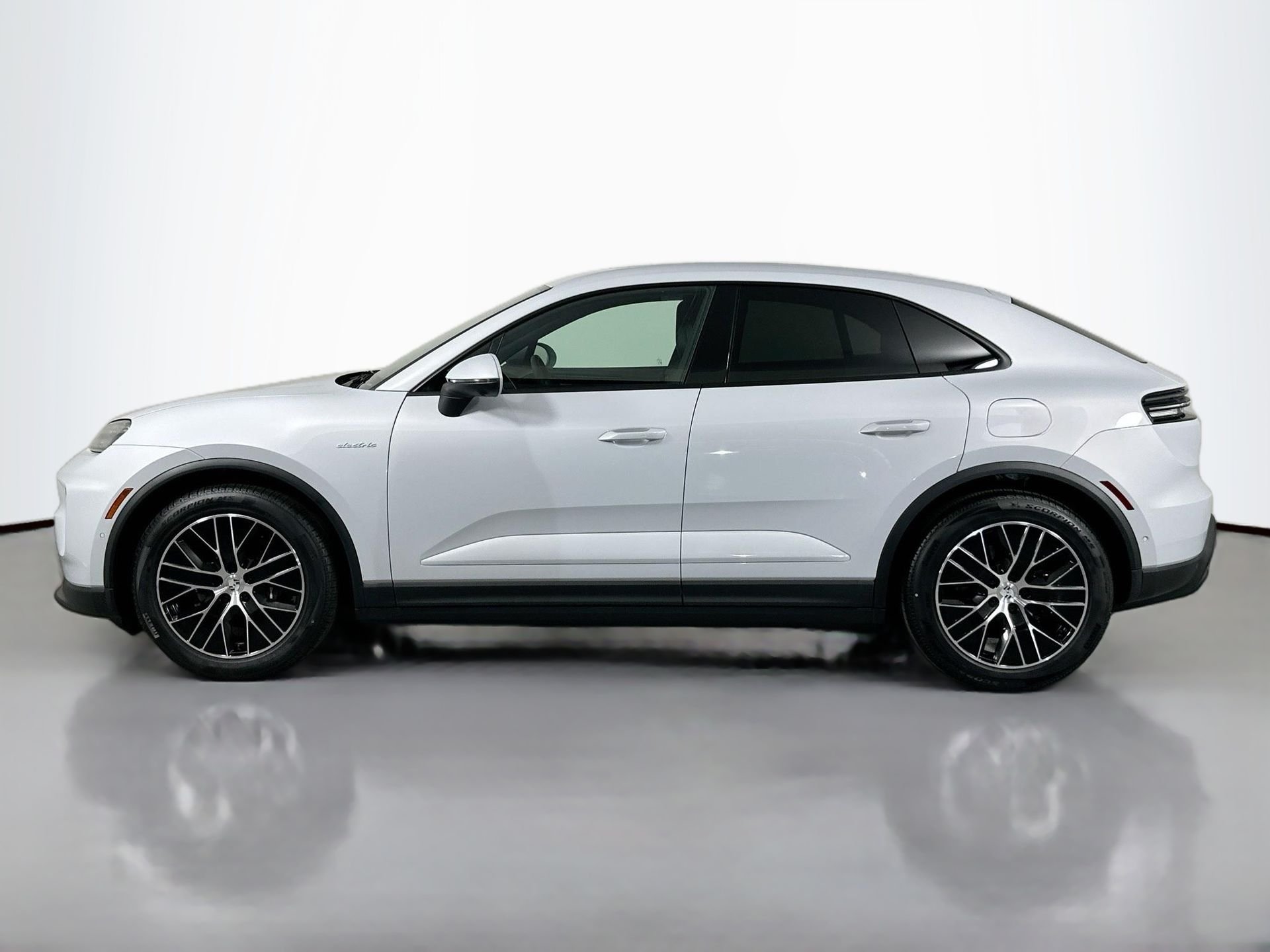 Used 2025 Porsche Macan Base with VIN WP1AA2XA3SL002432 for sale in Fort Worth, TX