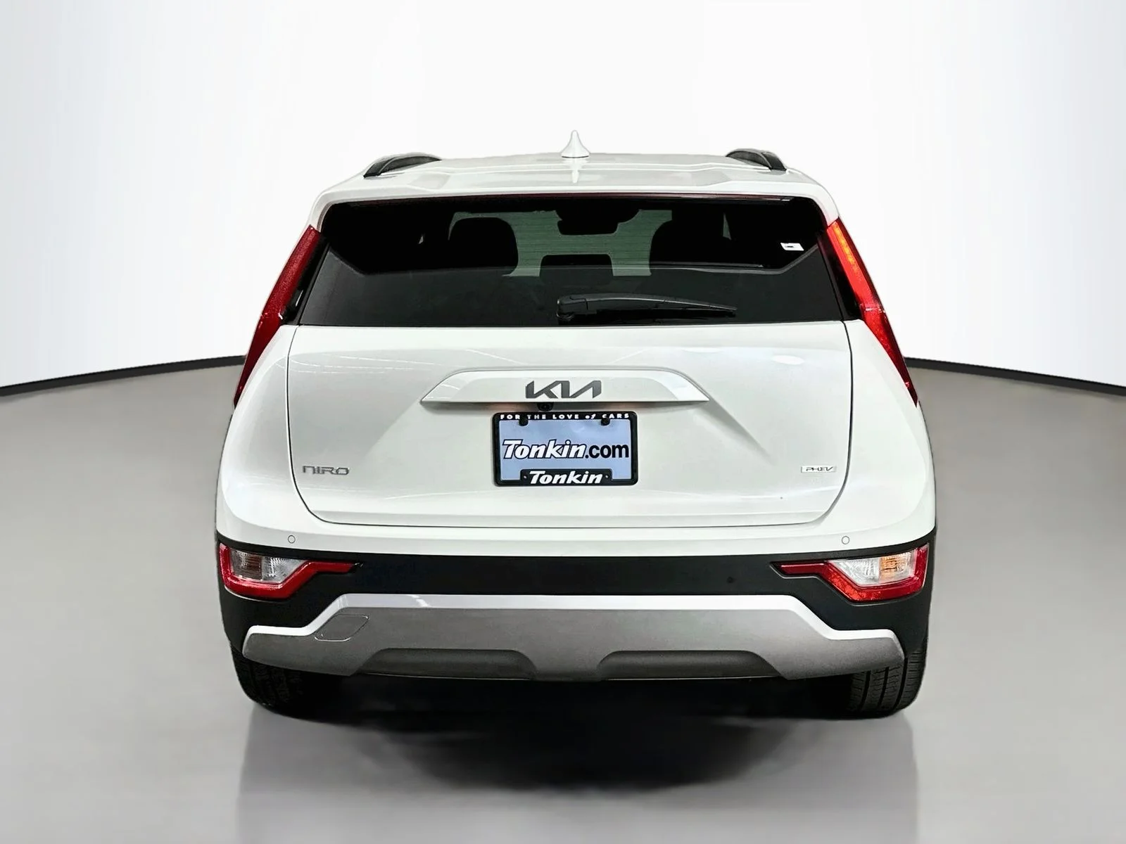 Used 2025 Snow White Pearl Kia EX image 6