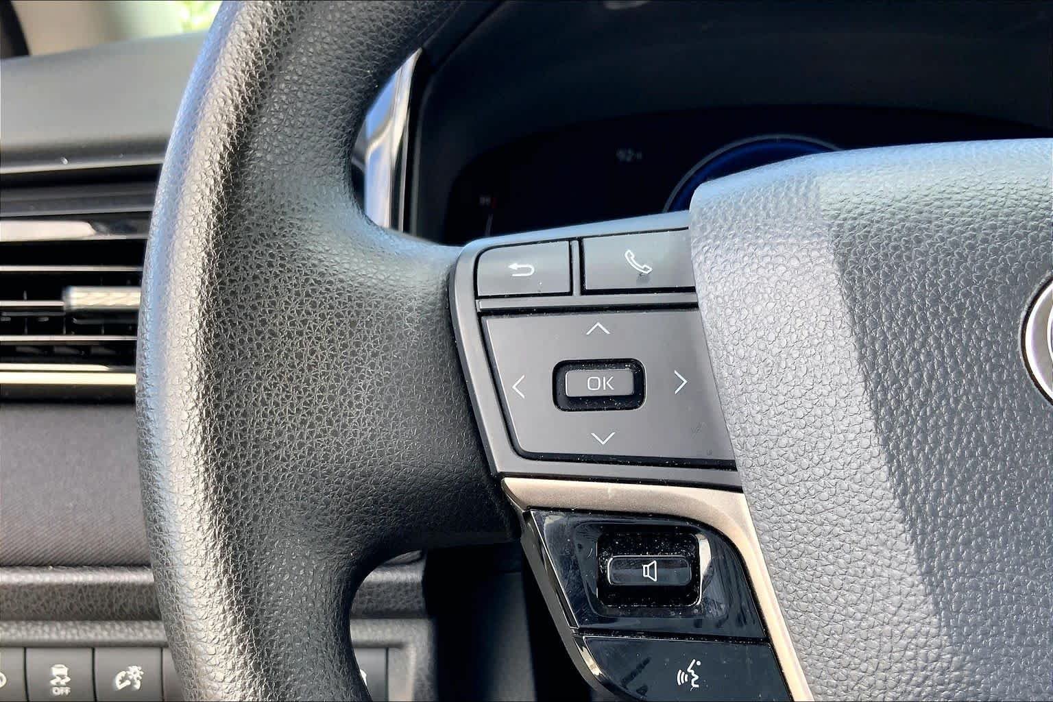 Used 2025 Ice Cap Toyota LE image 23