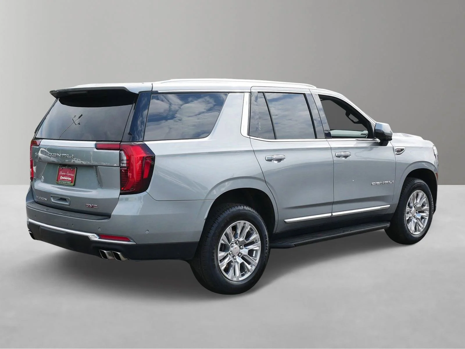 Used 2025 Sterling Metallic GMC Denali image 4