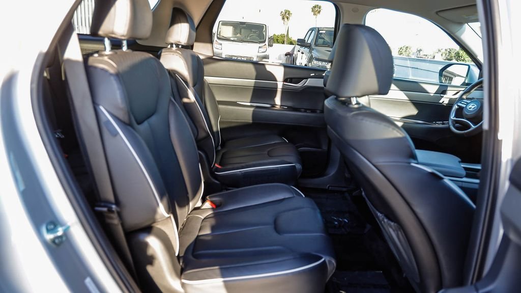 Used 2025 Silver Hyundai SEL image 19