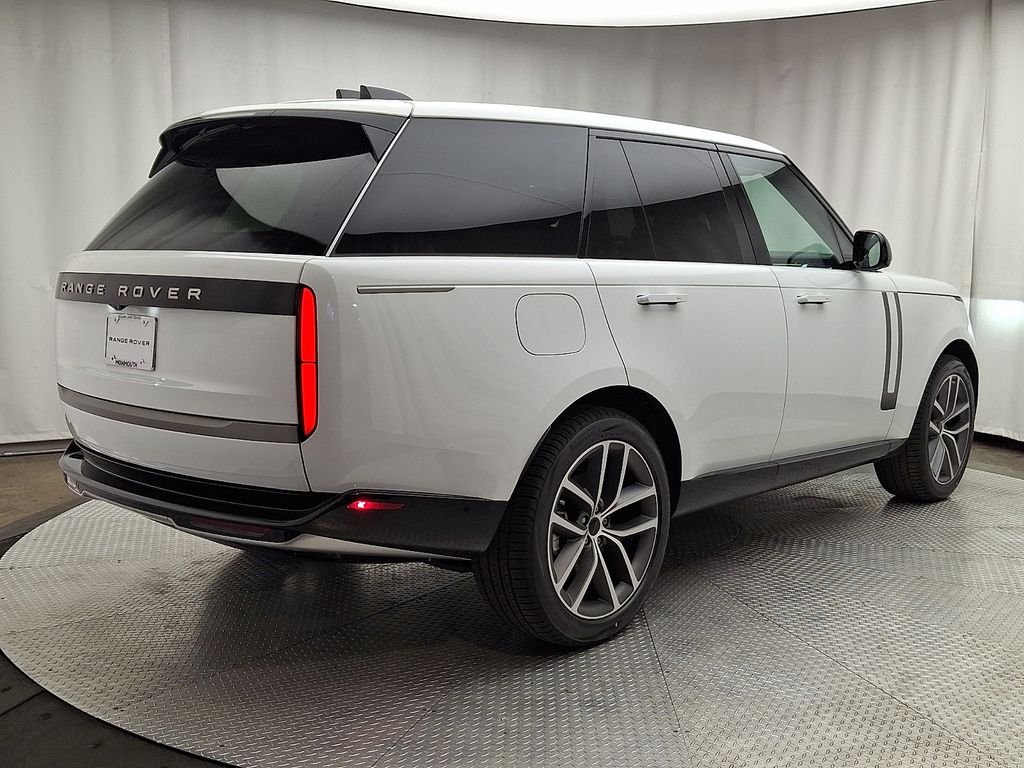 New 2026 Fuji White Land Rover SE image 3