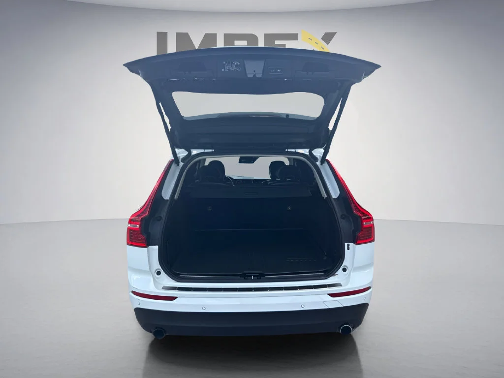 Used 2019  Volvo Momentum image 28