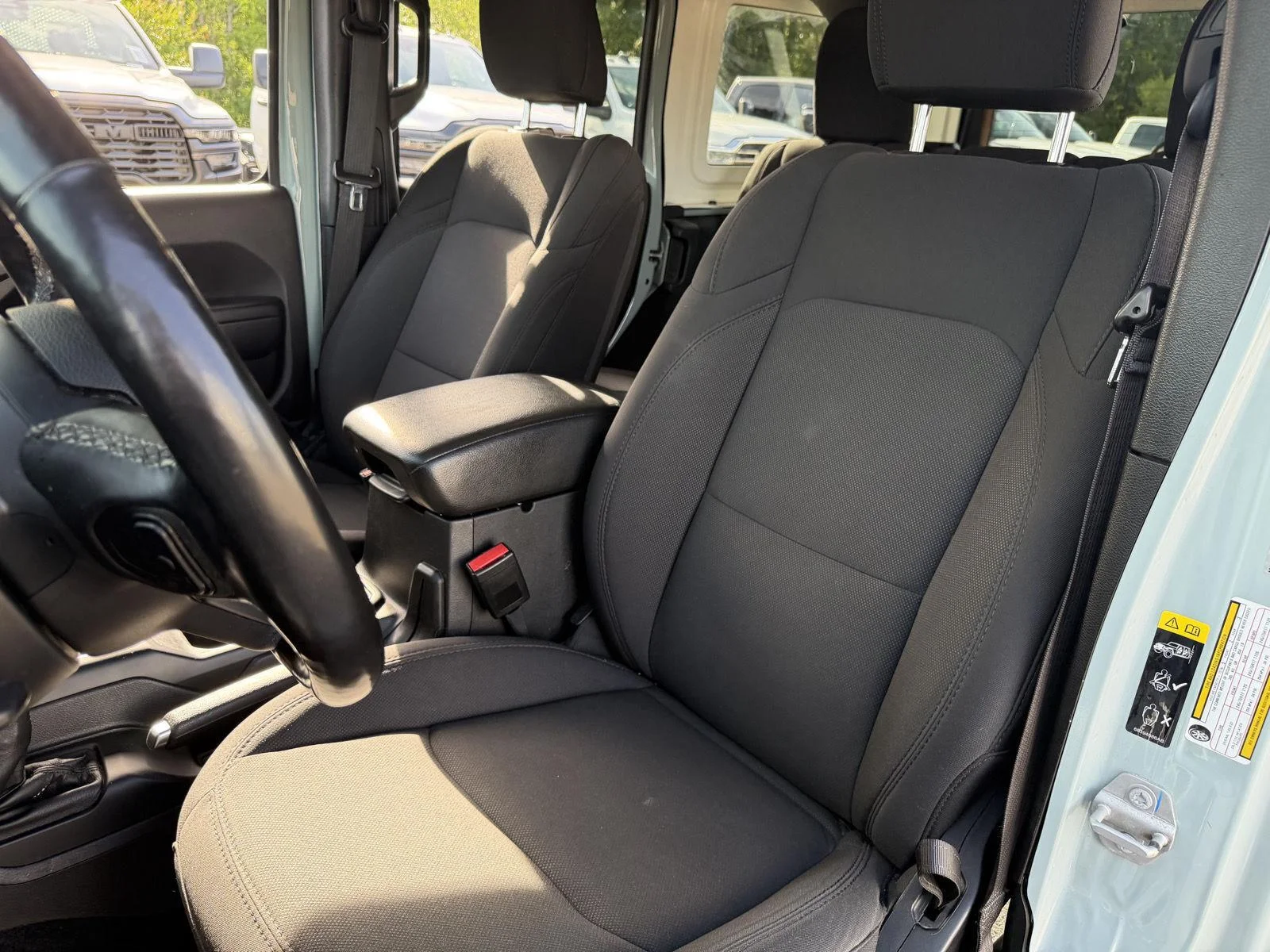 Used 2023 Earl Clearcoat Jeep Sport S image 17