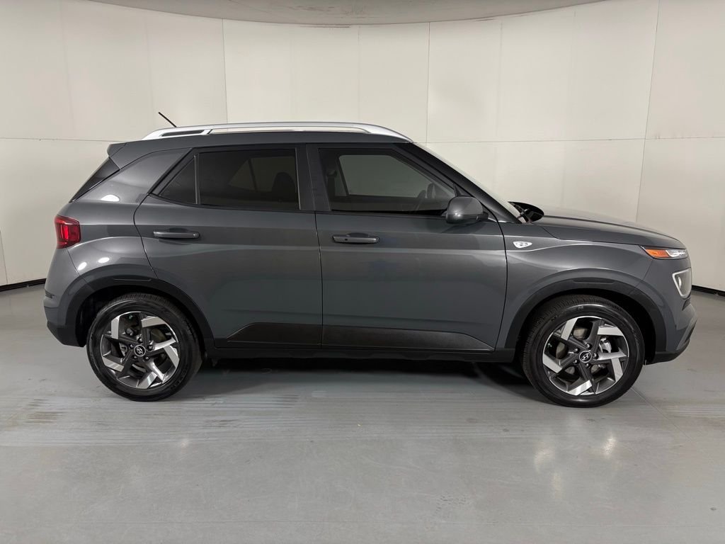 Used 2025 Gray Hyundai SEL image 8