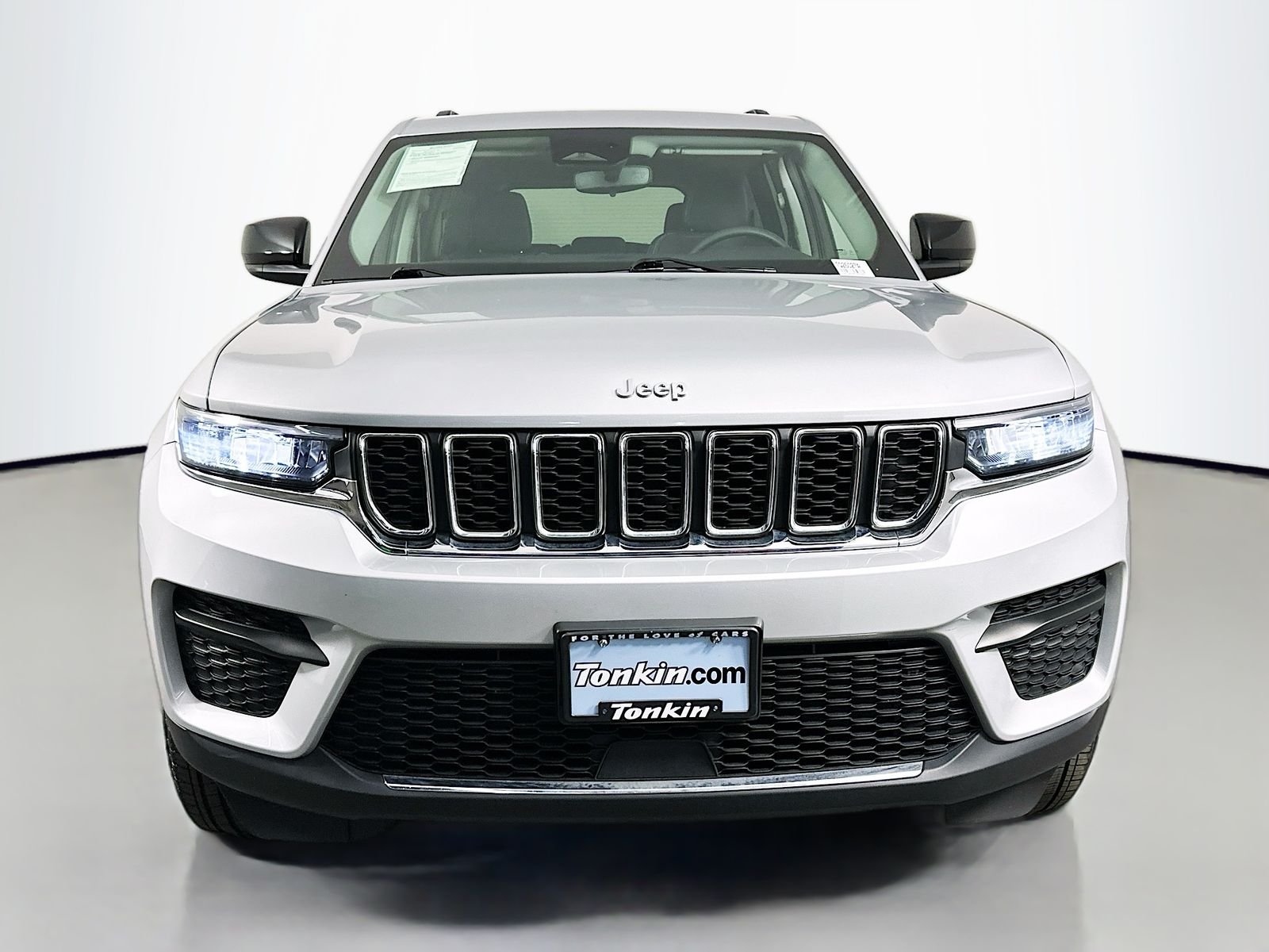 Used 2024 Silver Zynith Jeep Laredo X image 2