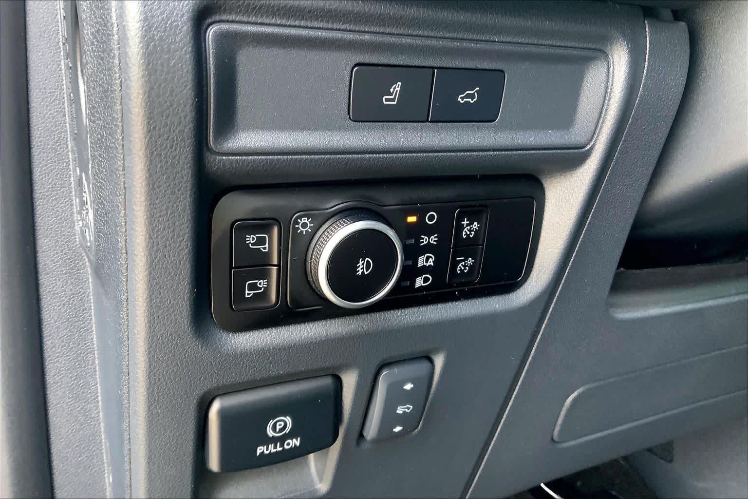 Used 2023 Agate Black Ford Platinum image 34