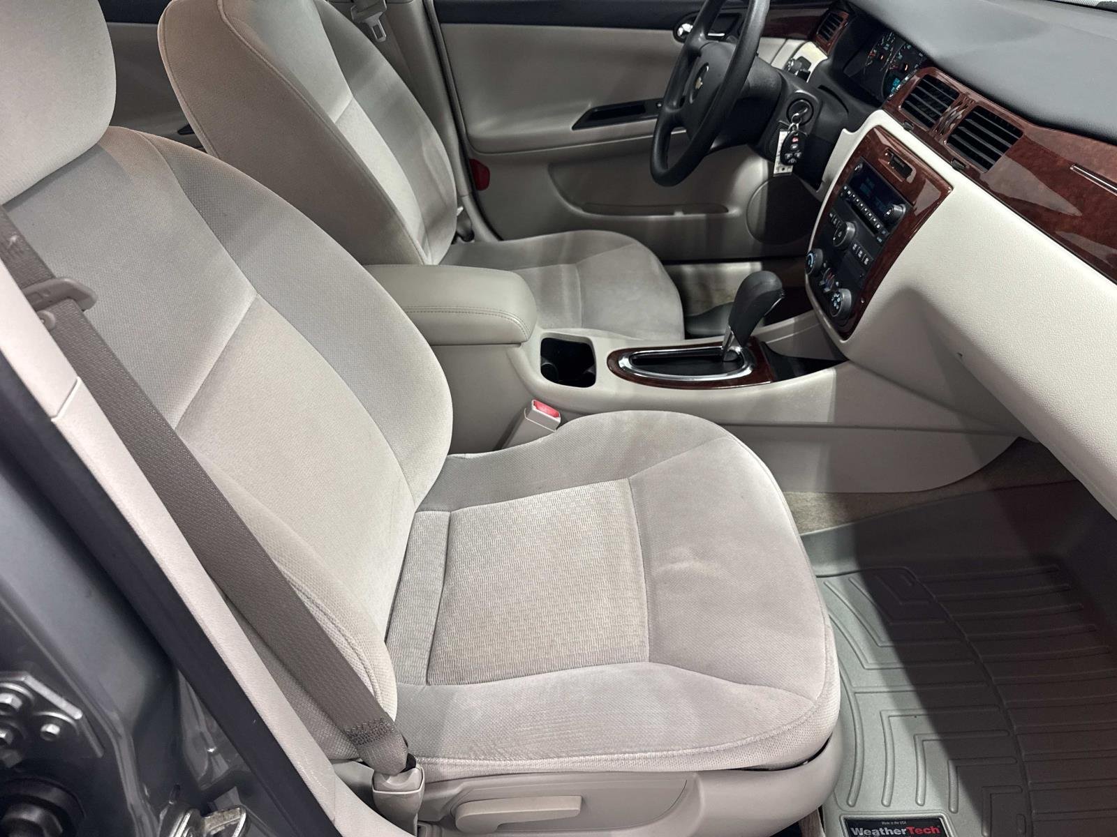 Used 2009 DARK SILVER METALLIC Chevrolet 3.5L LT image 27