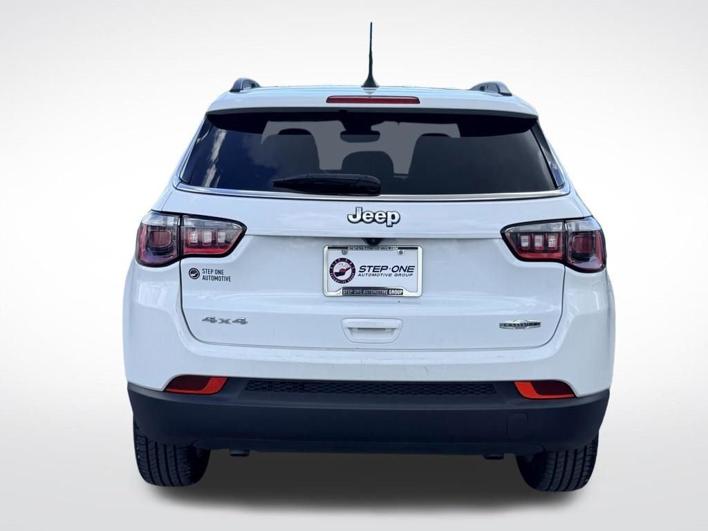 Used 2024 White Jeep Latitude image 5