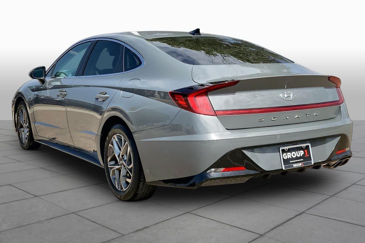 Used 2020 Hampton Gray Hyundai SEL image 11