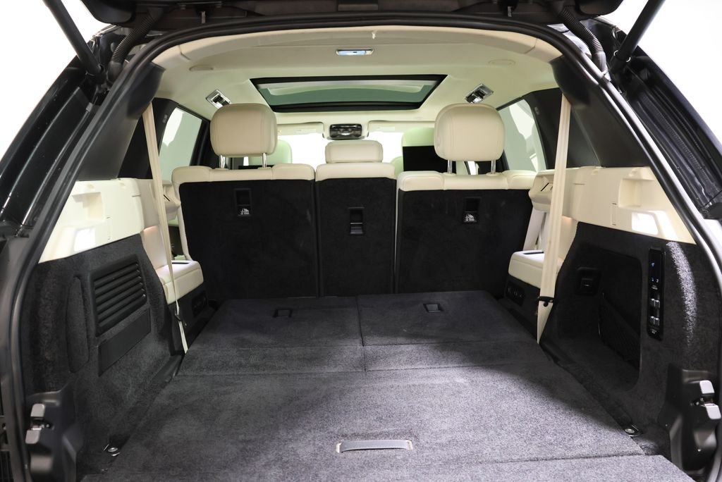 Used 2023 Carpathian Gray Premium Metallic Land Rover SE image 46