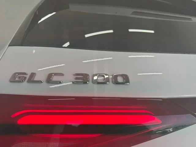 New 2026 Polar White Mercedes-Benz GLC 300 image 42