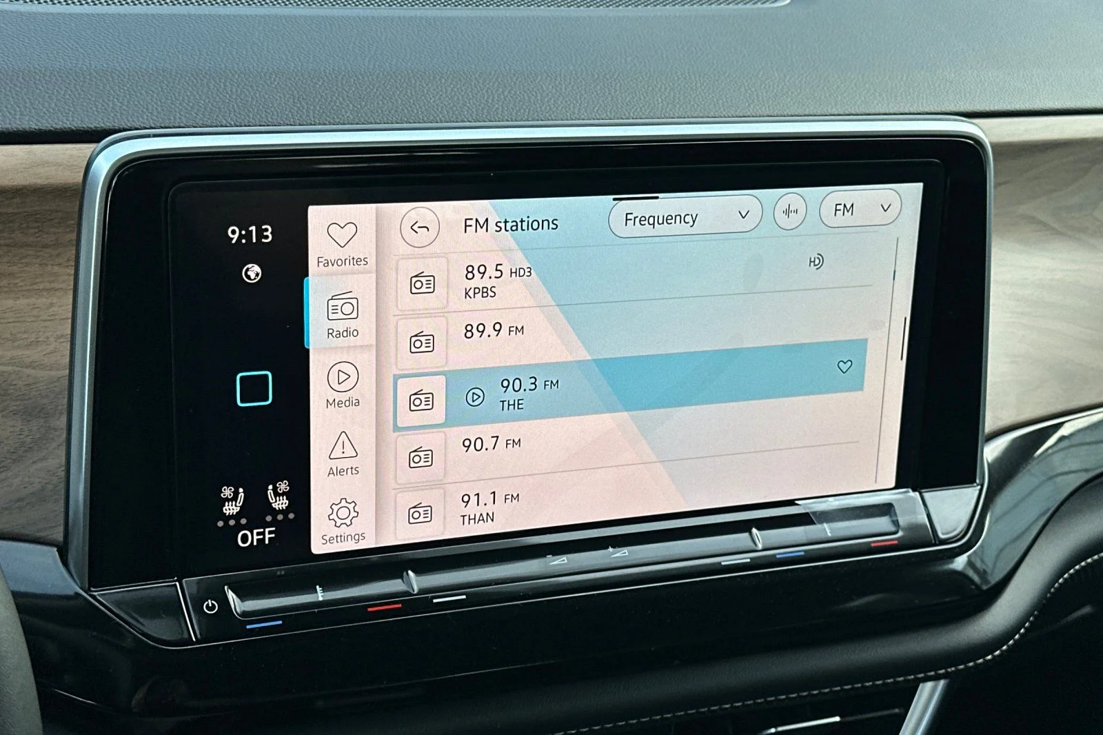 New 2026 Black Volkswagen 2.0T SE w/Technology image 17