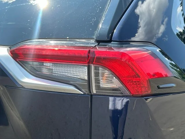 Used 2019  Toyota Limited image 13