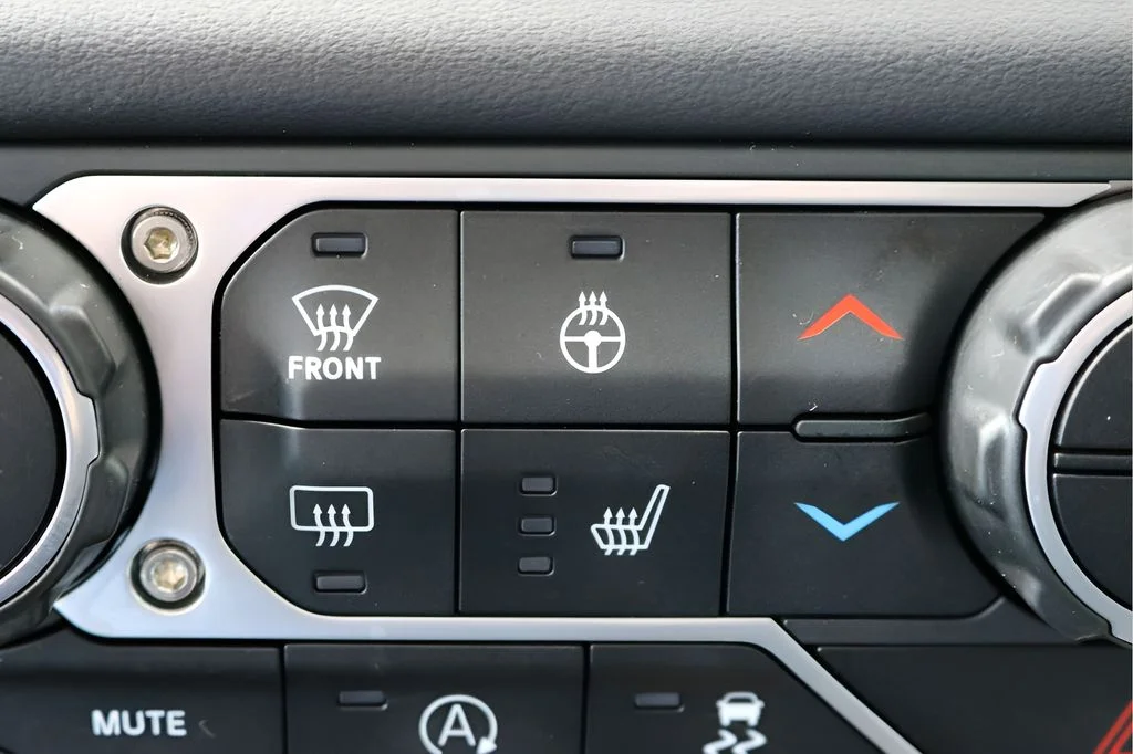 Used 2025 White Jeep Sahara image 25