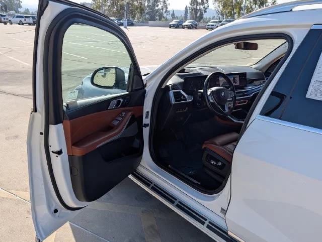 Used 2026 White BMW xDrive40i image 41