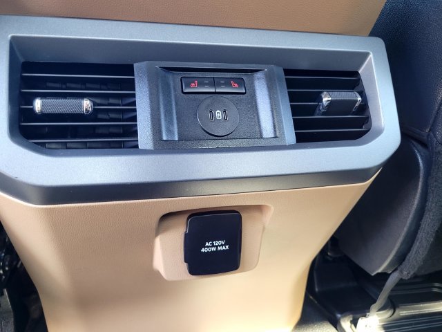 Used 2025  Ford Lariat image 21