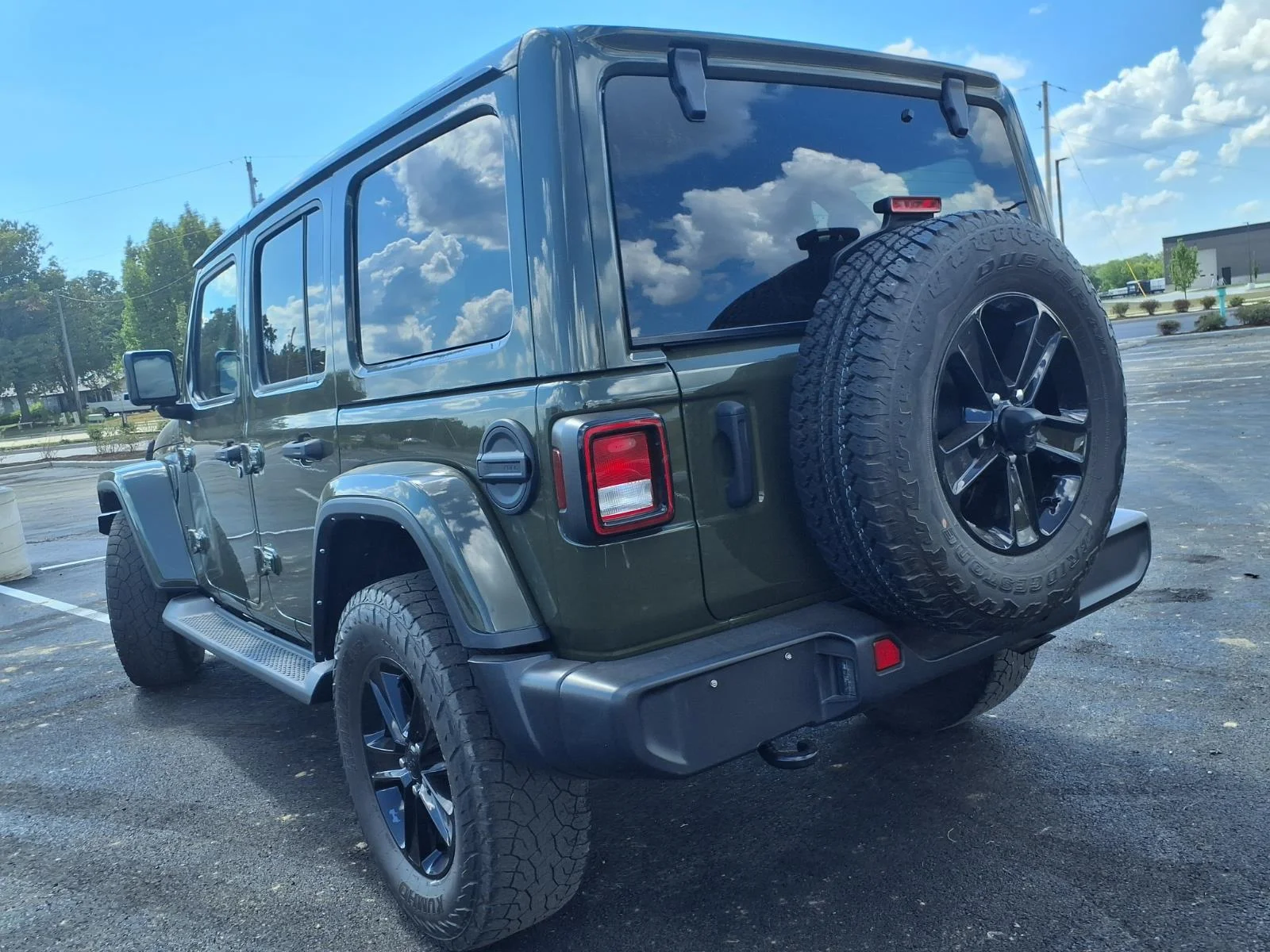 Used 2021 Sarge Green Clearcoat Jeep Unlimited Sahara Altitude image 33