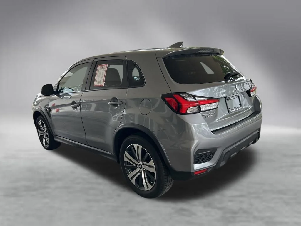 Used 2024 Gray Mitsubishi  image 4