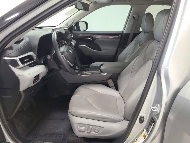 2024 Toyota Highlander Platinum - Photo 17
