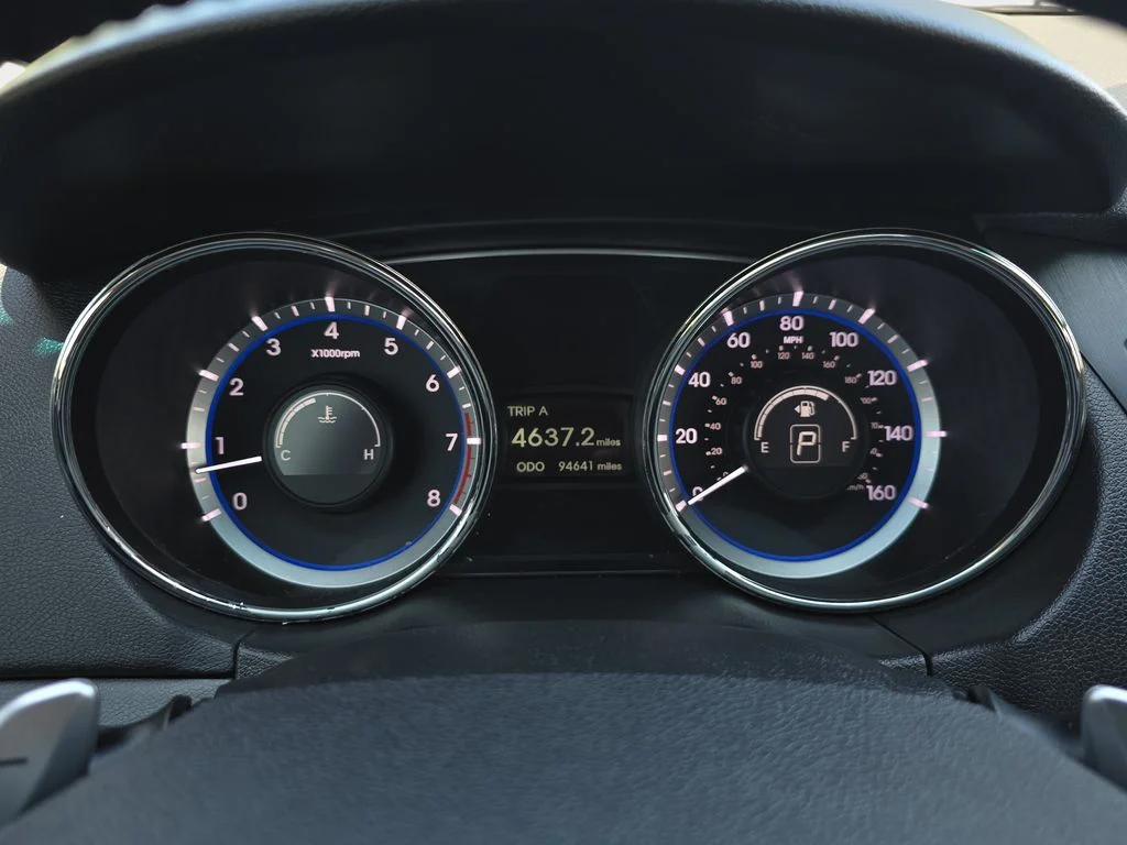 Used 2011 Silver Hyundai SE image 21