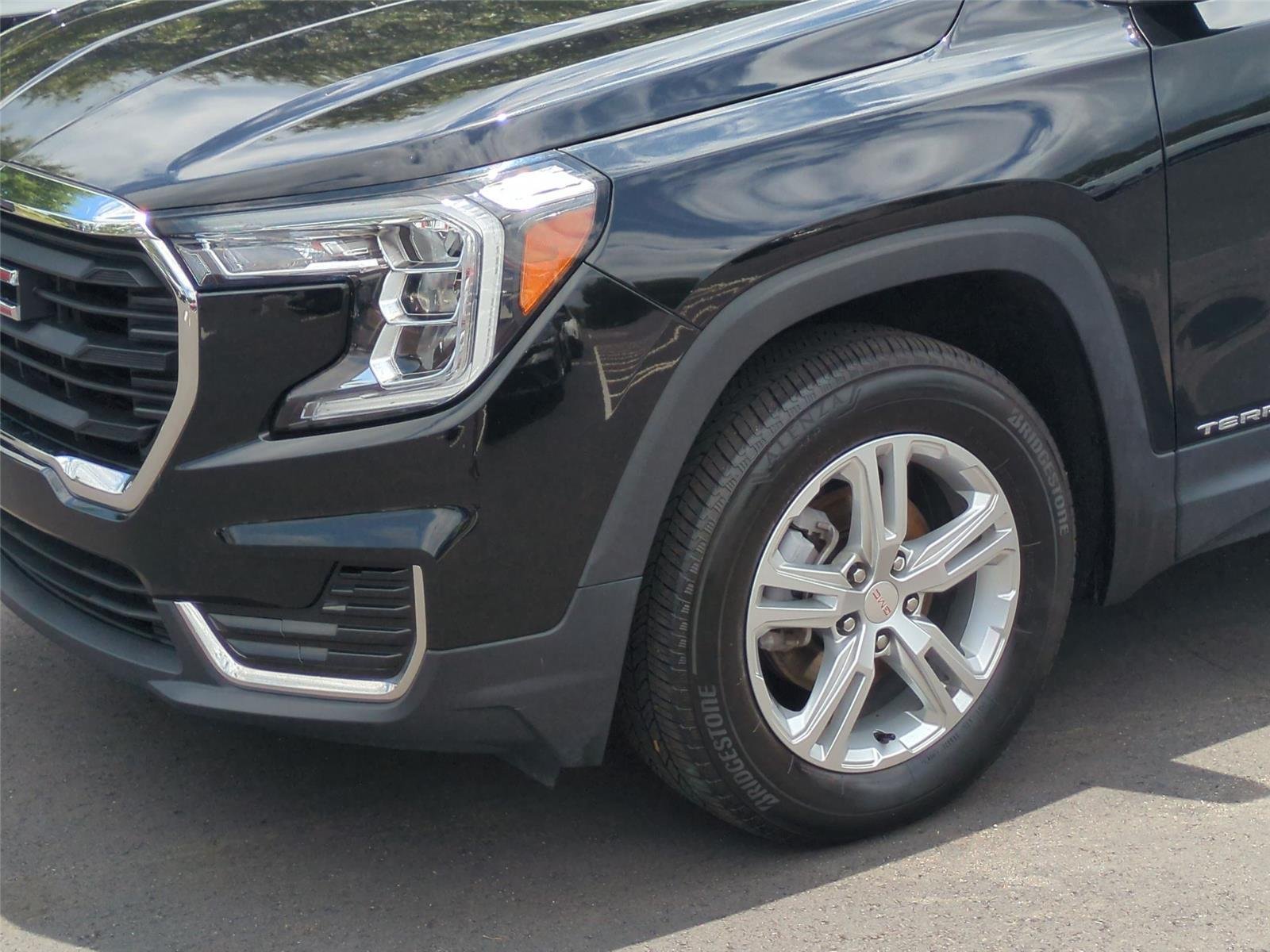 Used 2024 Ebony Twilight Metallic GMC SLE image 9